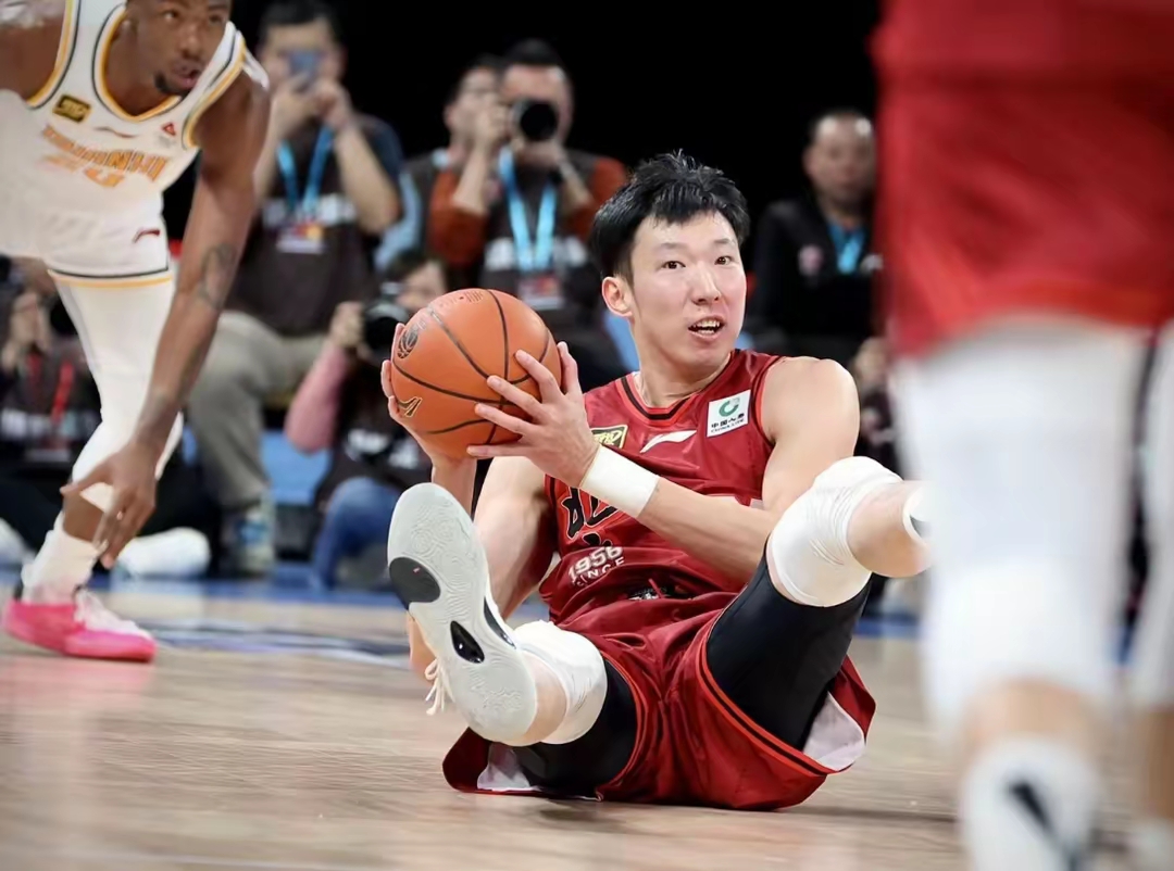 包含北京首钢奋勇争先，凭借实力击败浙江队的词条