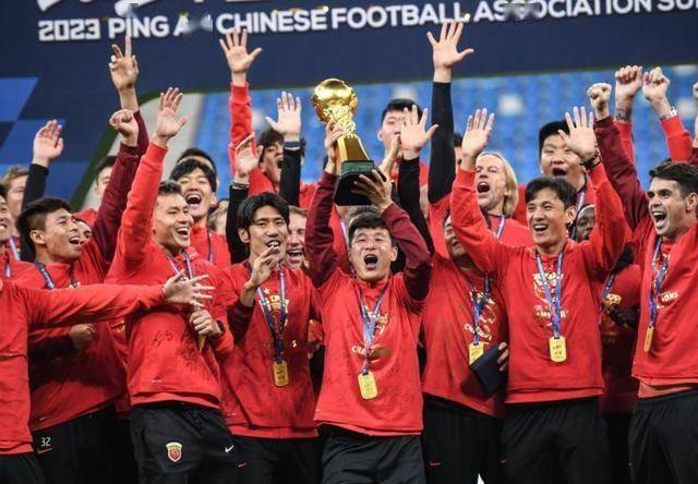 包含上港客场较量，力克对手提升士气追赶头名的词条